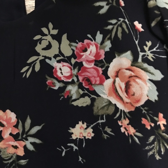 Fashionable Cold Shoulder Top - Picture 5 of 7